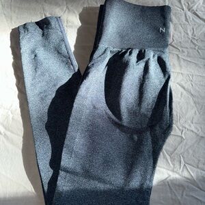 NVGTN CONTOUR SEAMLESS LEGGINGS SIZE SMALL.